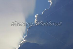 Helle und dunkle Wolken - ImageShop