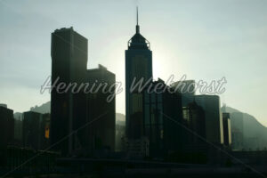 Hochhauskulisse im Gegenlicht - ImageShop