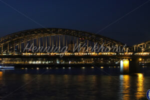 Hohenzollernbrücke in Köln - ImageShop