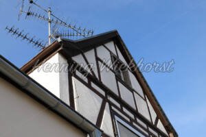 Holzem (11) – Antenne und Fachwerk und blauer Himmel - ImageShop Online