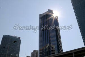 Hong Kong – Wolkenkratzer mit Sonnenstern - ImageShop Online