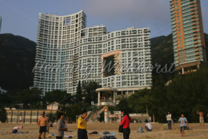 Hong Kong: Haus mit Loch - ImageShop