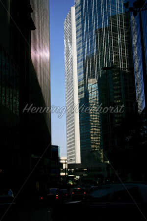 Hong Kong: Licht und Schatten der Hochhäuser - ImageShop