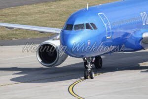 Jet folgt Kurve auf dem Rollfeld - ImageShop Online