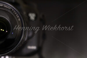 Kamera mit Objektiv als Hintergrund - ImageShop