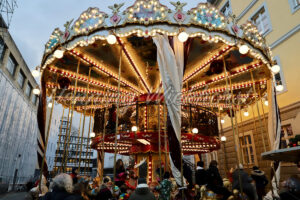 Karussell auf dem Weihnachtsmarkt - ImageShop