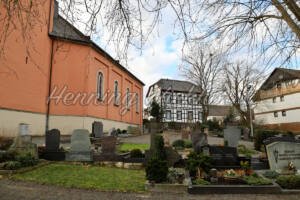 Kirche mit Friedhof - ImageShop Online