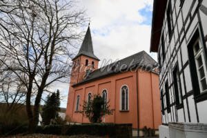 Kirche und Fachwerkhaus - ImageShop Online