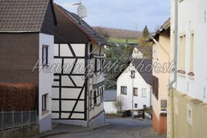 Kürrighoven (6) – Die Straße hinab geschaut - ImageShop Online