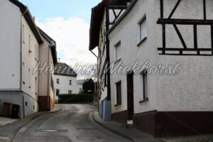 Kürrighoven (9) – Die Straße hinauf geschaut - ImageShop Online