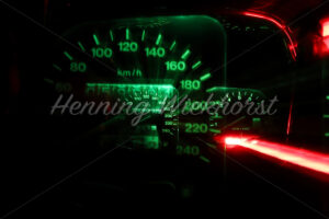 Kunstvoll beleuchteter Motorrad-Tacho - ImageShop