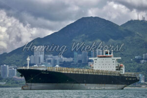 Leeres Frachtschiff vor Hong Kong - ImageShop