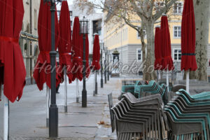 Leeres Strassencafè - ImageShop