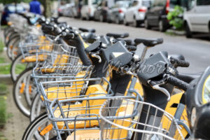 Leihfahrräder in Reihe - ImageShop