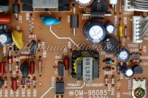 Leiterplatte mit Komponenten - ImageShop Online