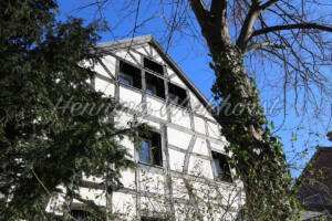 Ließem (12) – Das Fachwerkhaus wirkt fast modern - ImageShop Online