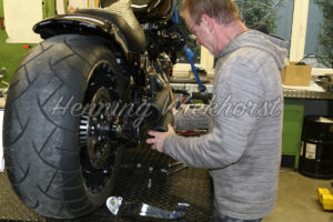 Mechaniker am Motorrad - ImageShop