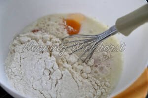 Mehl und Ei in Schale - ImageShop Online