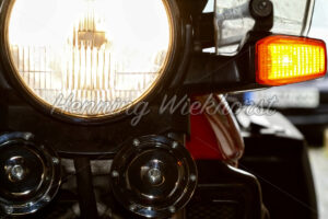 Motorradfront mit Scheinwerfer und Blinker an - ImageShop