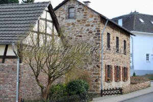 Niederbachem (11) – typisches Natursteinhaus - ImageShop Online