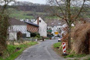 Niederbachem (18) – Strasse hinunter ins Dorf - ImageShop Online