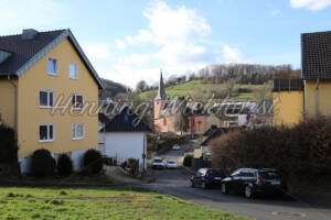 Niederbachem (4) – Dorf-Idylle mit Kirche - ImageShop Online