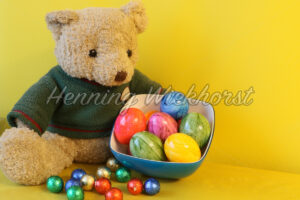 Oster-Teddy mit Eiern - ImageShop