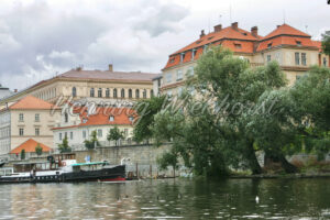 Prag – Fluss und Stadt und Bäume - ImageShop