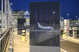 Reflexionen am Flughafen - ImageShop