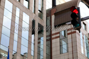 Rote Ampel in der Stadt - ImageShop