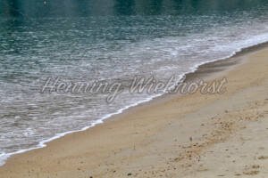 Ruhiges Wasser am Strand - ImageShop