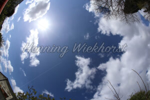 Runder Himmel mit Wolken und Sonne - ImageShop