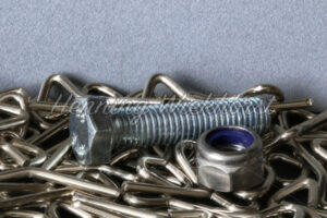 Schraube mit Mutter auf Draht-Ösen - ImageShop