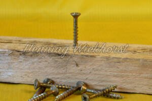 Schrauben und Holz - ImageShop Online