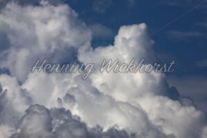 Schwere Wolken am Himmel - ImageShop