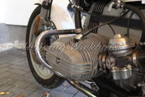 Seitenansicht nach vorne bei einem Motorrad-Klassiker - ImageShop