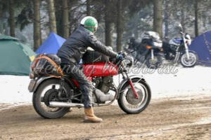 Seltene Laverda im Schneematsch - ImageShop Online