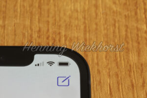 Smartphone-Ecke auf Tisch - ImageShop