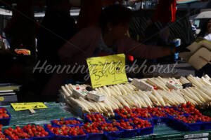 Spargel-Stand auf dem Bonner Markt - ImageShop Online