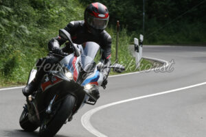 Sport-Motorrad in einer Kurve - ImageShop