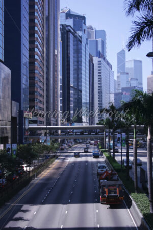 Strasse vor den Hochhäusern - ImageShop