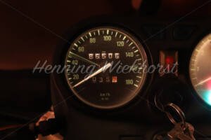 Tachometer eines Motorrades - ImageShop Online