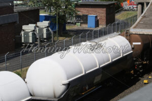 Tank-Wagon in der Fabrik - ImageShop