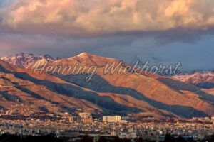 Teheran mit Berg und Himmel - Digital ImageShop