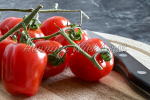 Tomaten auf dem Schneidebrett - ImageShop