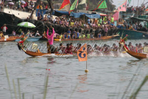 Tradionelles Drachenbootrennen - ImageShop