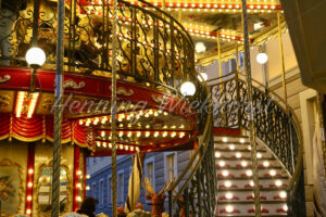 Treppenaufgang in einem Karussell - ImageShop