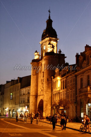 Turm mit Tor und Uhr am Hafen von La Rochelle - ImageShop