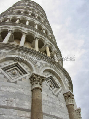 Turm von Pisa ragt gen Himmel - ImageShop