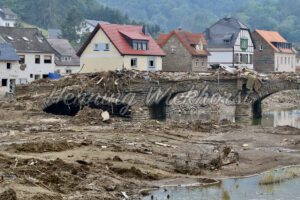 Unrat in Ahrbrück (3 Wochen n. d. Flut) - ImageShop